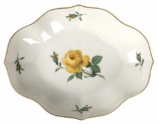 Meissen-Schale, Gelbe Rose, ovale Form, mit Goldrand, blaue Schwertermarke, 2 Schleifstriche, L. 19