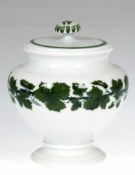 Meissen-Zuckerdose, Knaufzeit, Weinlaub, Schwanenhenkel, 1. Wahl, H. 12 cm