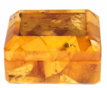 Schmuckschatulle, vollwandiger Bernsteinbesatz, Farbe butterscotch, innen roter Samt, 5x10x8 cm