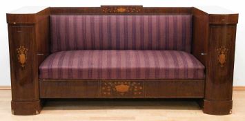 Biedermeier-Umbausofa, Mahagoni furniert, intarsiert, Seitenlehnen mit frontseitiger Tür,