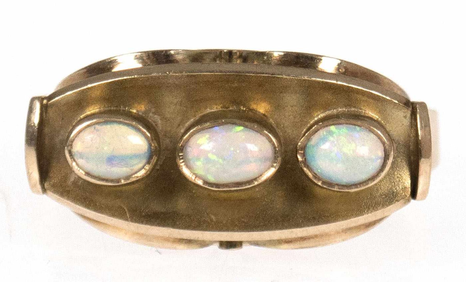 Ring, um 1920, 585er GG, 3 Edelopale, intensives Farbspiel, RG 53, Innendurchmesser 16,8 mm, Gew.