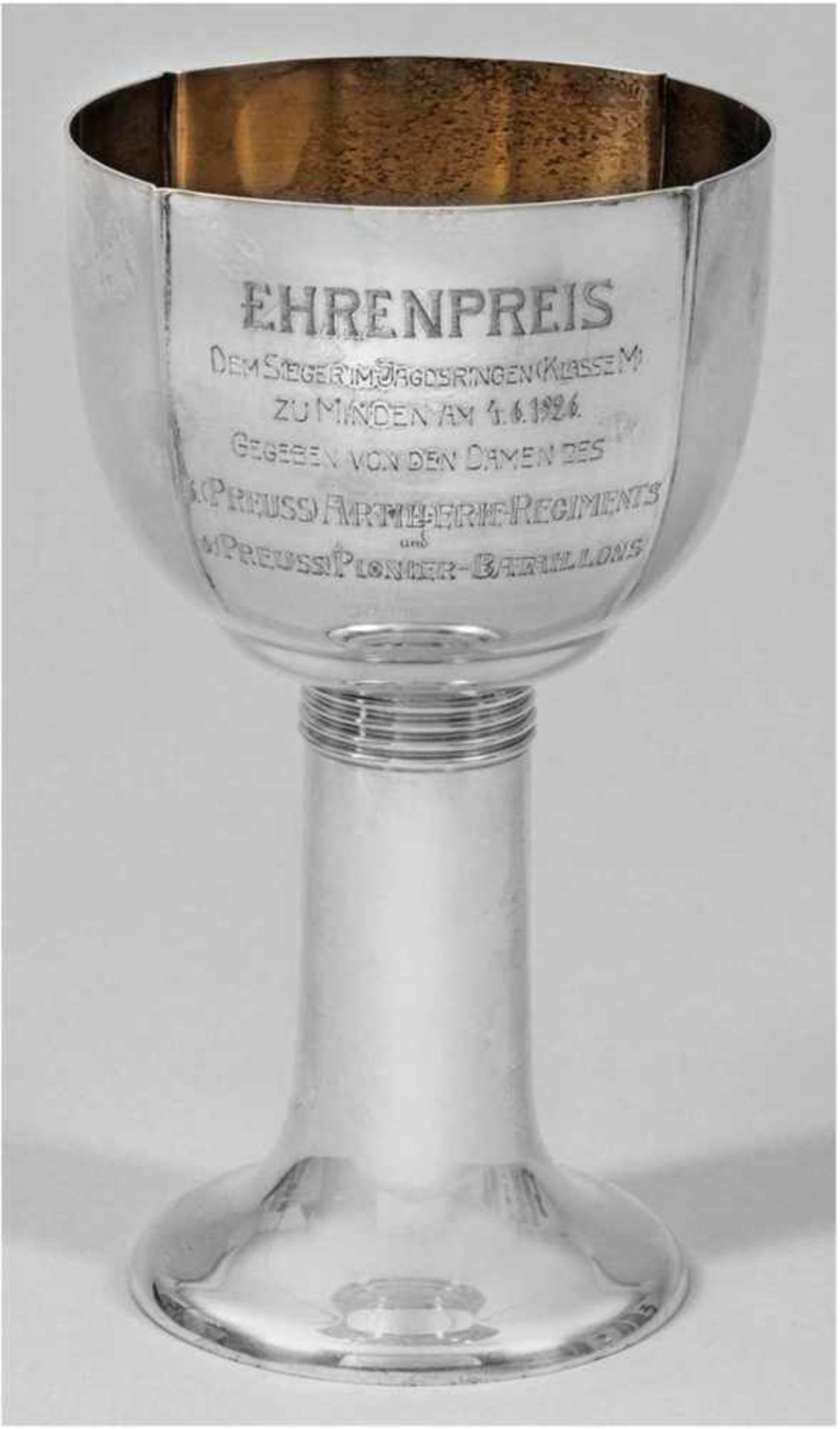 Ehrenpokal, 800er Silber, innen vergoldet, runder Fuß in zylindrischen Schaft übergehend, kugelige