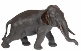 Skulptur "Elefant", vermutl. Japan, Bronze-Hohlguß, dunkelbraun patiniert, sign., 20x35x14 cm