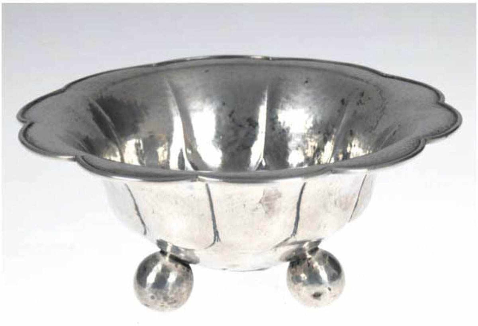Art Déco-Konfektschale, deutsch um 1930, 800er Silber, tief gemuldeter, blütenförmig weit