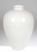 KPM-Bodenvase, weiß, gebauchte Form, H. 41 cm