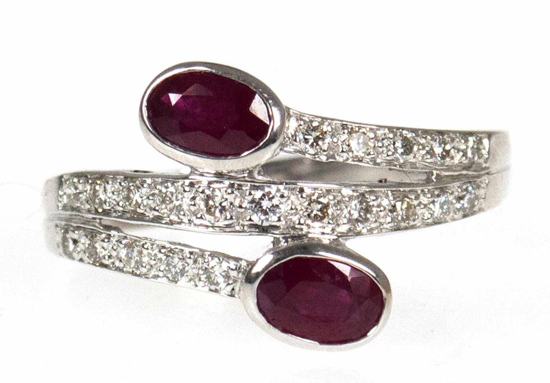 Ring, 750er WG, 2 Rubine von exzellenter Farbe, Brillanten zus. ca. 0,30 ct., RG 61,