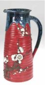 Keramik-Krug, Japan/China um 1900, mit blauer Überlaufglasur und floralem Astdekor,