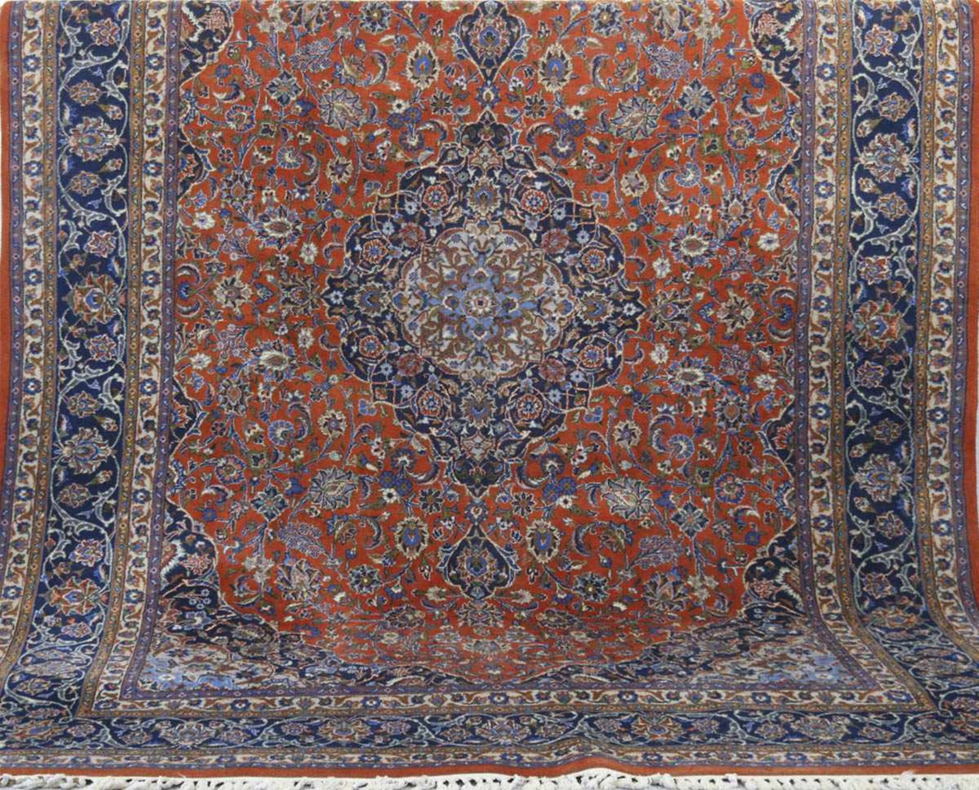 Keschan, Persien, Schurwolle, rot-/ blaugrundig, mit zentralem Medaillon und floralen