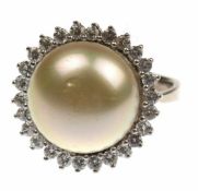 Ring, 750er WG, ges. 8,2 g, große, cremefarbene Südsee-Perle mit Dm. ca. 15 mm,