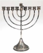 Jüdischer Chanukka-Leuchter, Silber geprüft, 9-flammig, auf rundem Stand, Schaft mit