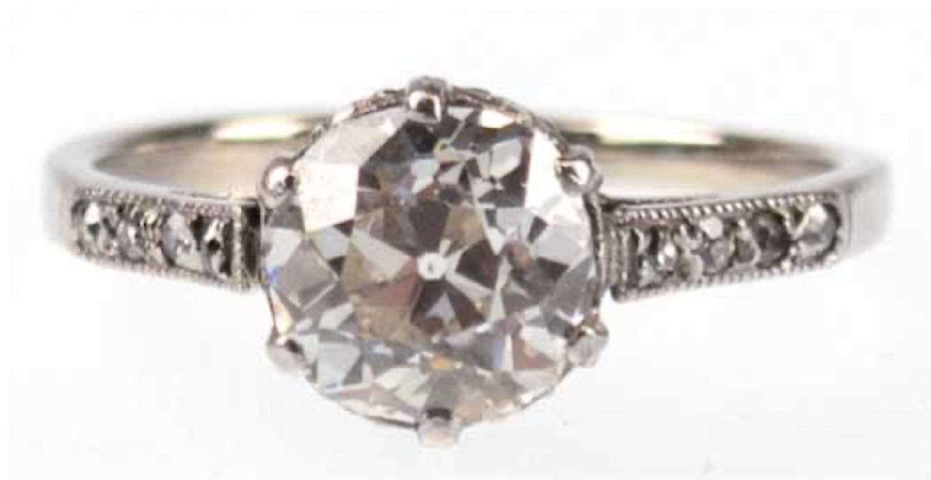 Diamant-Ring, um 1900, 18 kt WG, korbförmiger Ringkopf besetzt mit Altschliffsolitär vonca.