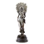 Bronze-Figur "Indianerin mit üppigem Federschmuck und Gewehr", Nachguß 20. Jh., signiert"Ma