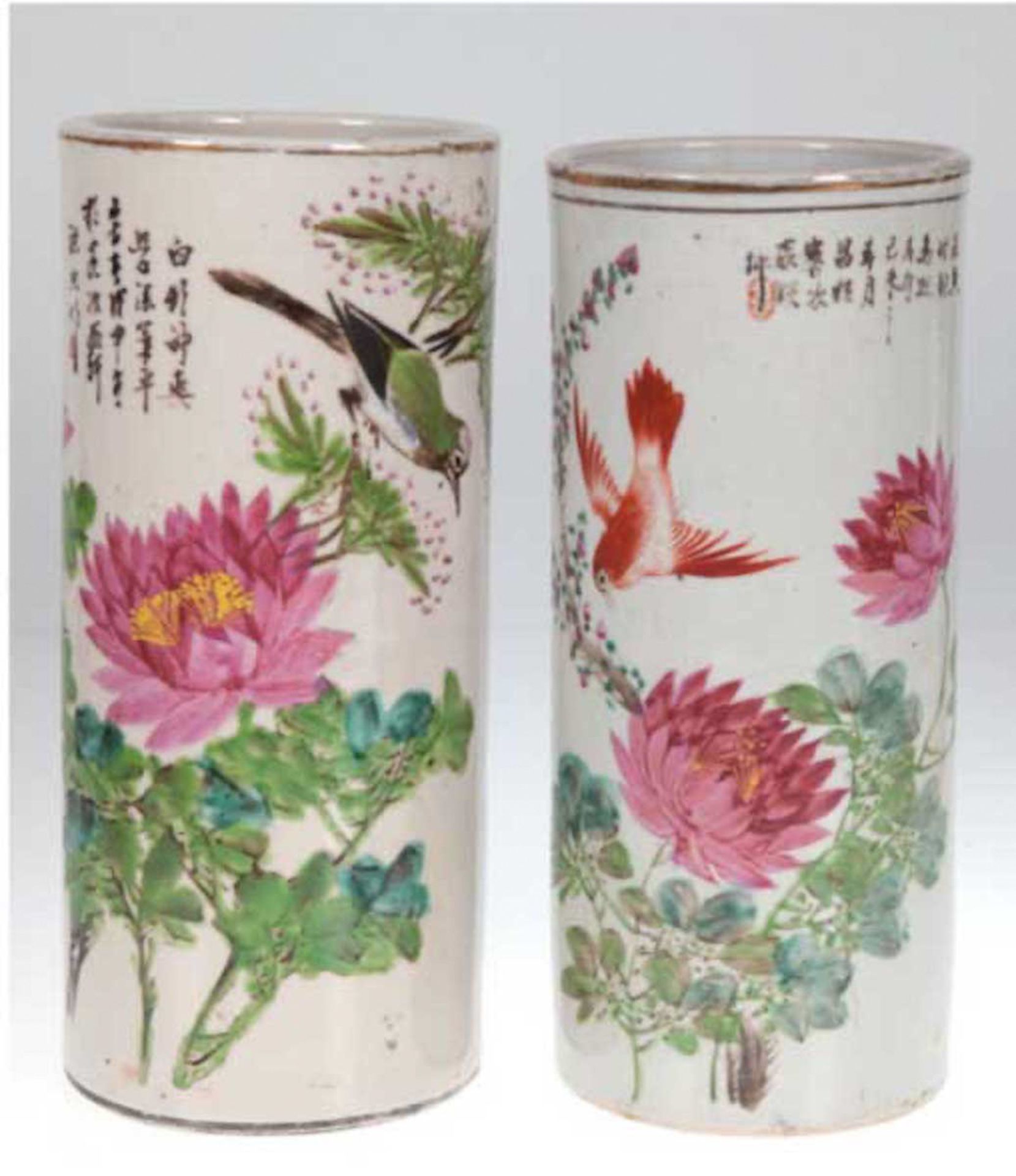 2 Stangenvasen, China, um 1900m mit Floral- und Vogelmalerei, unterschiedlich gemarkt,Goldran