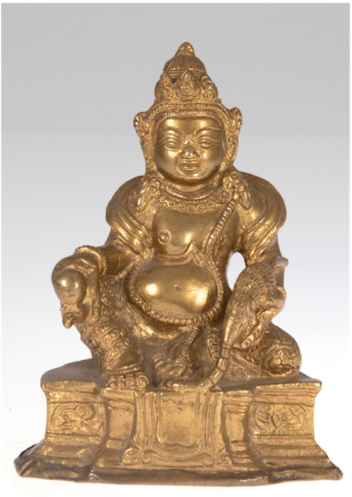 Figur "Bodhisattva-Jambhala", Bronze, vergoldet, auf einem Lotus Sockel, der Sockel istversie