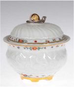 Meissen-Zuckerdose, Schwanendessin, Indische Blumenzweige und Streublümchen, Henkel buntstaf