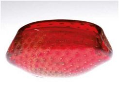 Murano-Schale, ovale, beidseitig eingedrückte Form, rot mit Goldschmelzungen, 6x13,5x7 cm