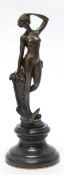 Bronze-Figur "Venus vor Welle stehend, zu ihren Füßen eine Möwe", Nachguß 20. Jh.,bezeich