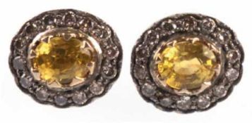 Ohrstecker, 750er Gold, gelbe Saphire 1,38 ct., Brillanten 0,46 ct., Maße 11 x 10 mm,Gew. 3,