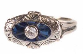 Ring, Brillant, 14 kt WG, besetzt mit Saphiren, Diamanten und zentralem Brillant, RG 59