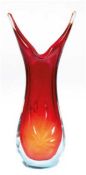 Murano-Vase, Klarglas mit roten und orangen Einschmelzungen, H. 34,5 cm