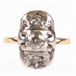 Art-Deco-Ring, 585er GG und Platin, Mittelstein ca. 0,50 ct. mit kaum sichtbaren Chip ander T