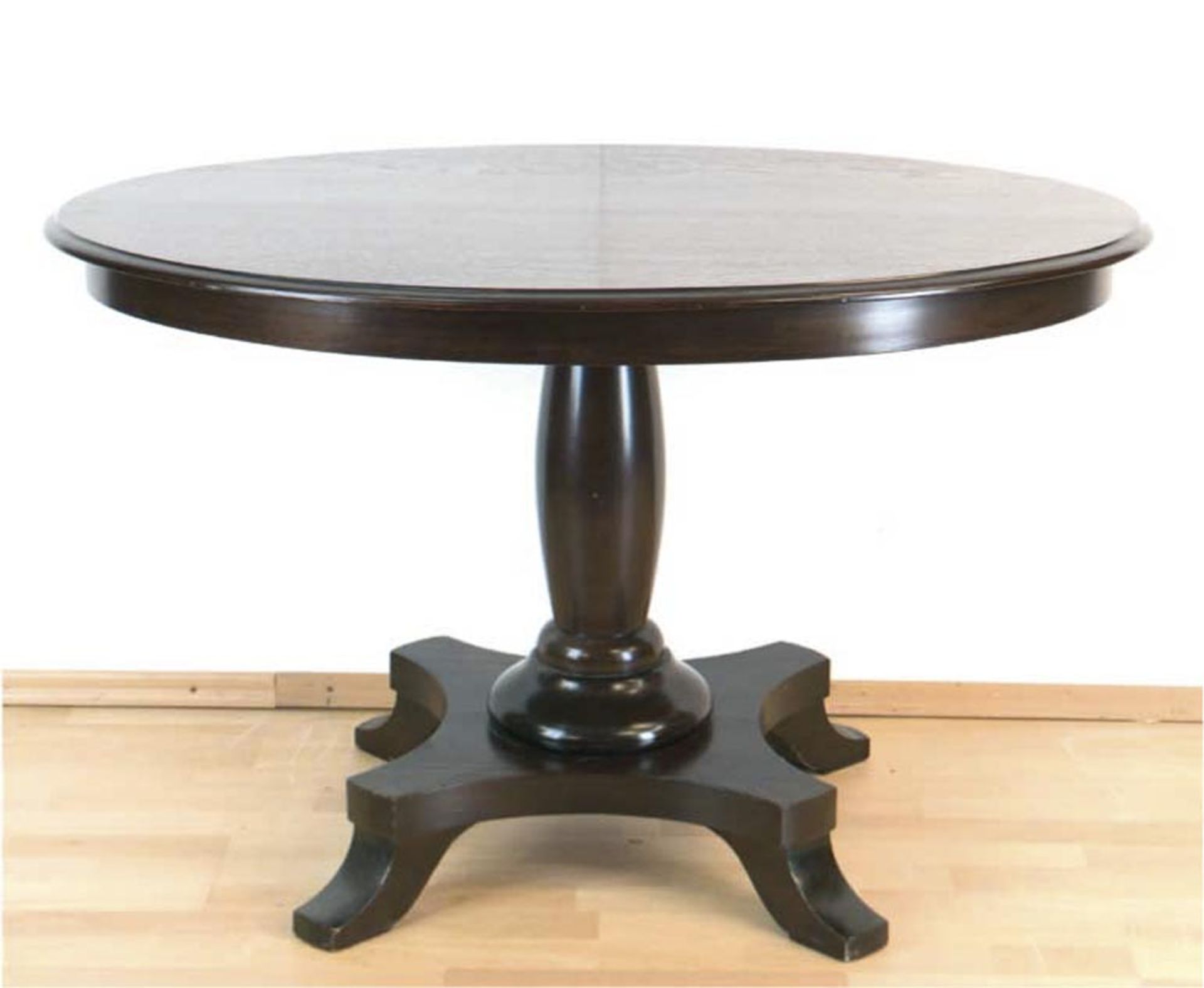 Biedermeier-Tisch, Mahagoni, über 4-passig eingebogter Fußplatte Balustersäule und ovalePl