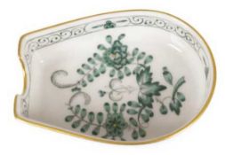 Meissen-Aschenbecher, Indische Malerei, mit Kante, grün, Goldpunkte und Goldrand, L. 8 cm