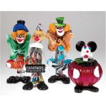 4 diverse Murano-Figuren, dabei 3 Clowns und 1 Micky Maus, farbiges Glas bzw. farbigeEinschm
