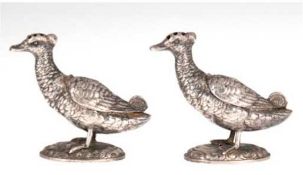 Salz- und Pfefferstreuer in Form von Enten, 800er Silber, punziert, ca. 76 g, Flügel aufRüc