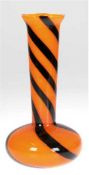 Murano-Vase, orangfarbend mit schwarzem Streifendekor, H. 28 cm