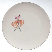 KPM-Platte, weiß mit Silberrand, polychrome Blumenmalerei, Dm. 29,5 cm