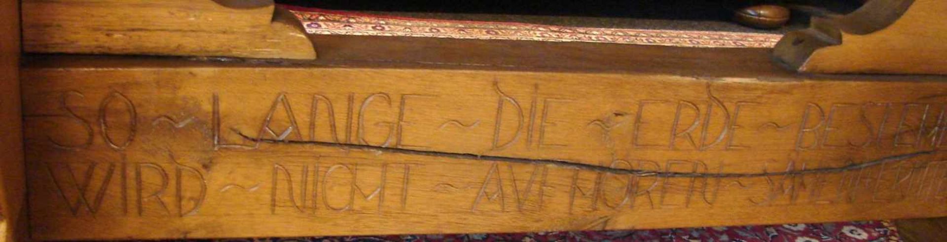 Esstisch, Eiche, Querbalken mit Inschrift, H. ca. 75 cm, B. 200 cm, T. 88 cm - Image 2 of 3