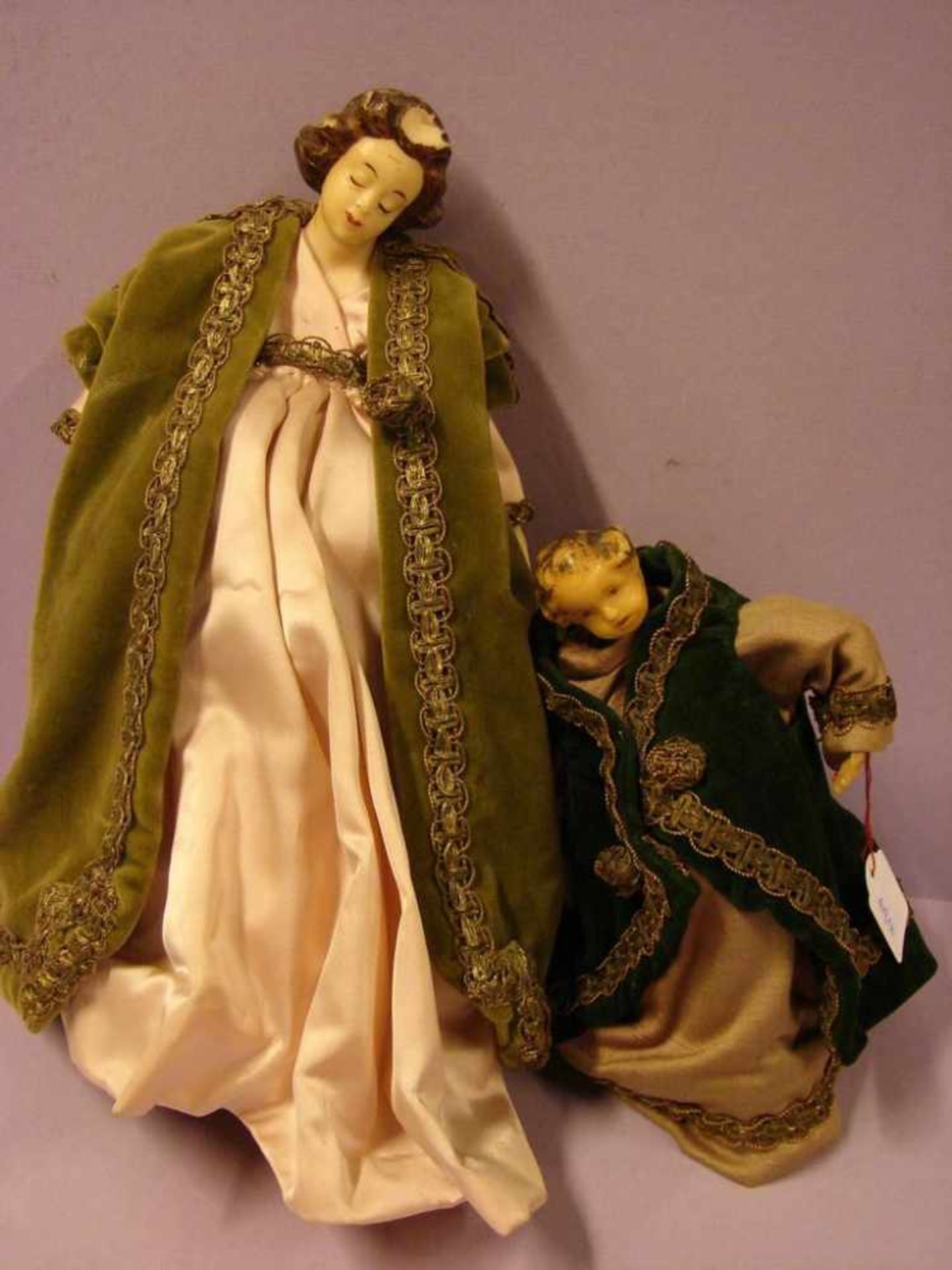 Paar Wachsgesichter-Puppen, aufwendige Kleidung, H. ca. 21, 30 cm,