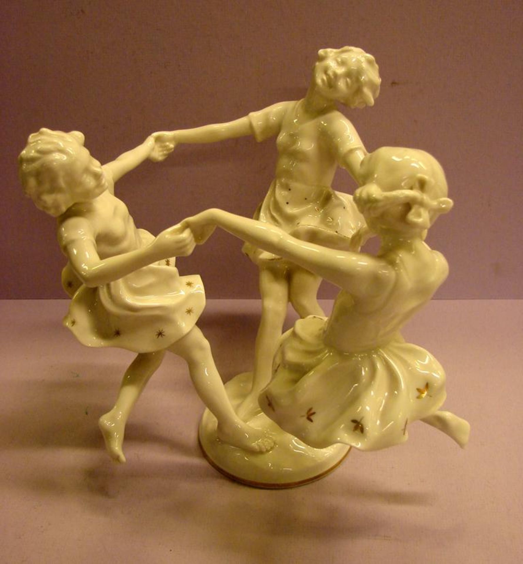 Porzellanfigur "Drei tanzende Kinder", Hutschenreuther, Entwurf Karl Tutter,