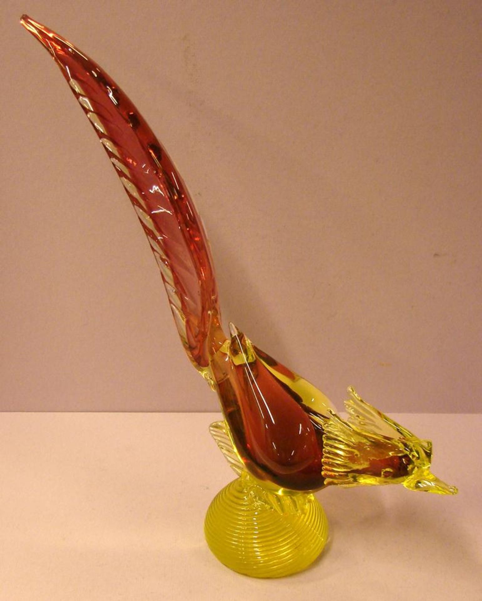 Glasvogel, H. ca. 39 cm (kleine Beschädigungen am Ohr, gerissen)<