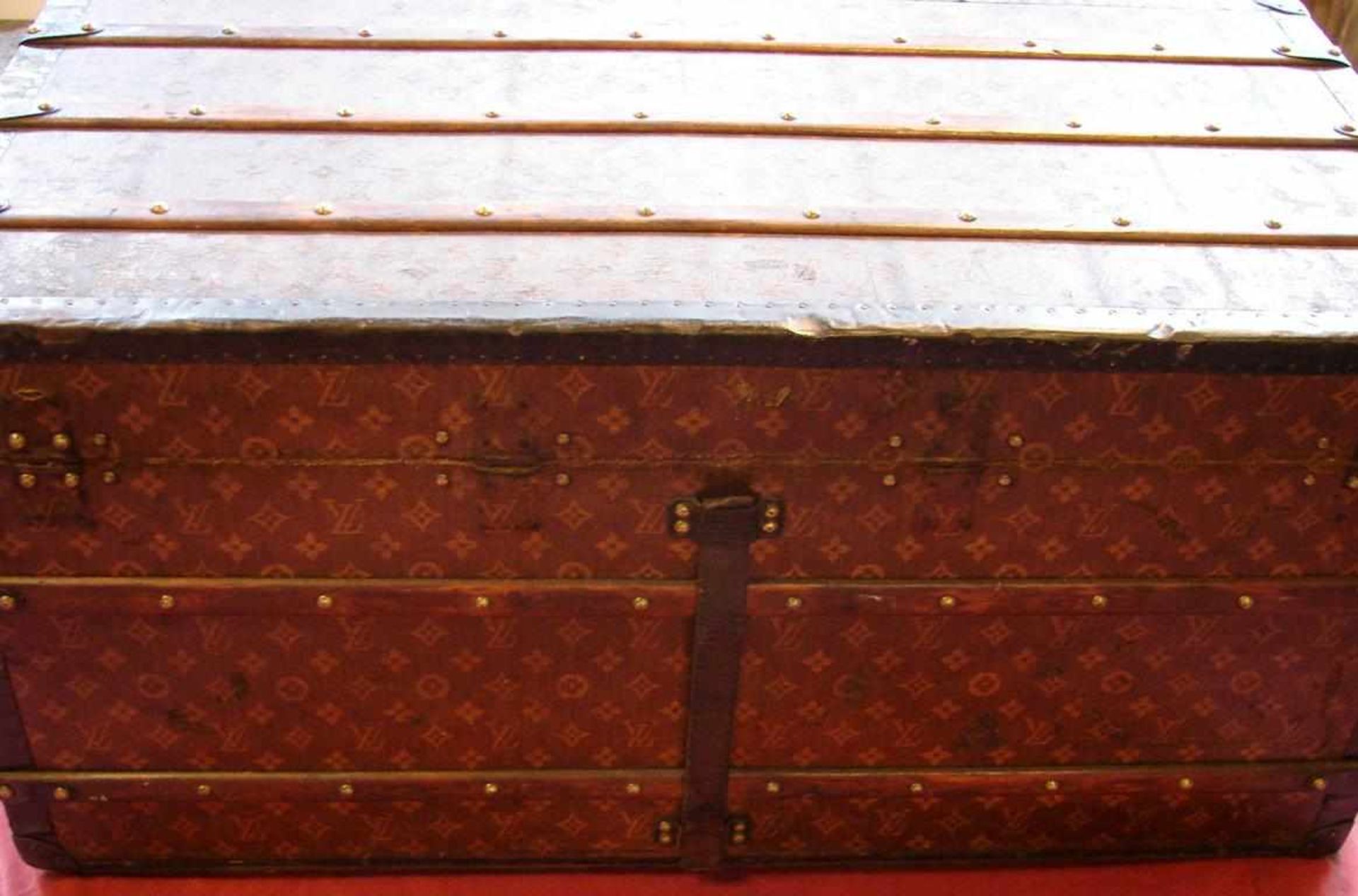 Schrankkoffer, Louis Vuitton, mit Metallbeschlägen, Innenleben mit Stoff,< - Bild 7 aus 7
