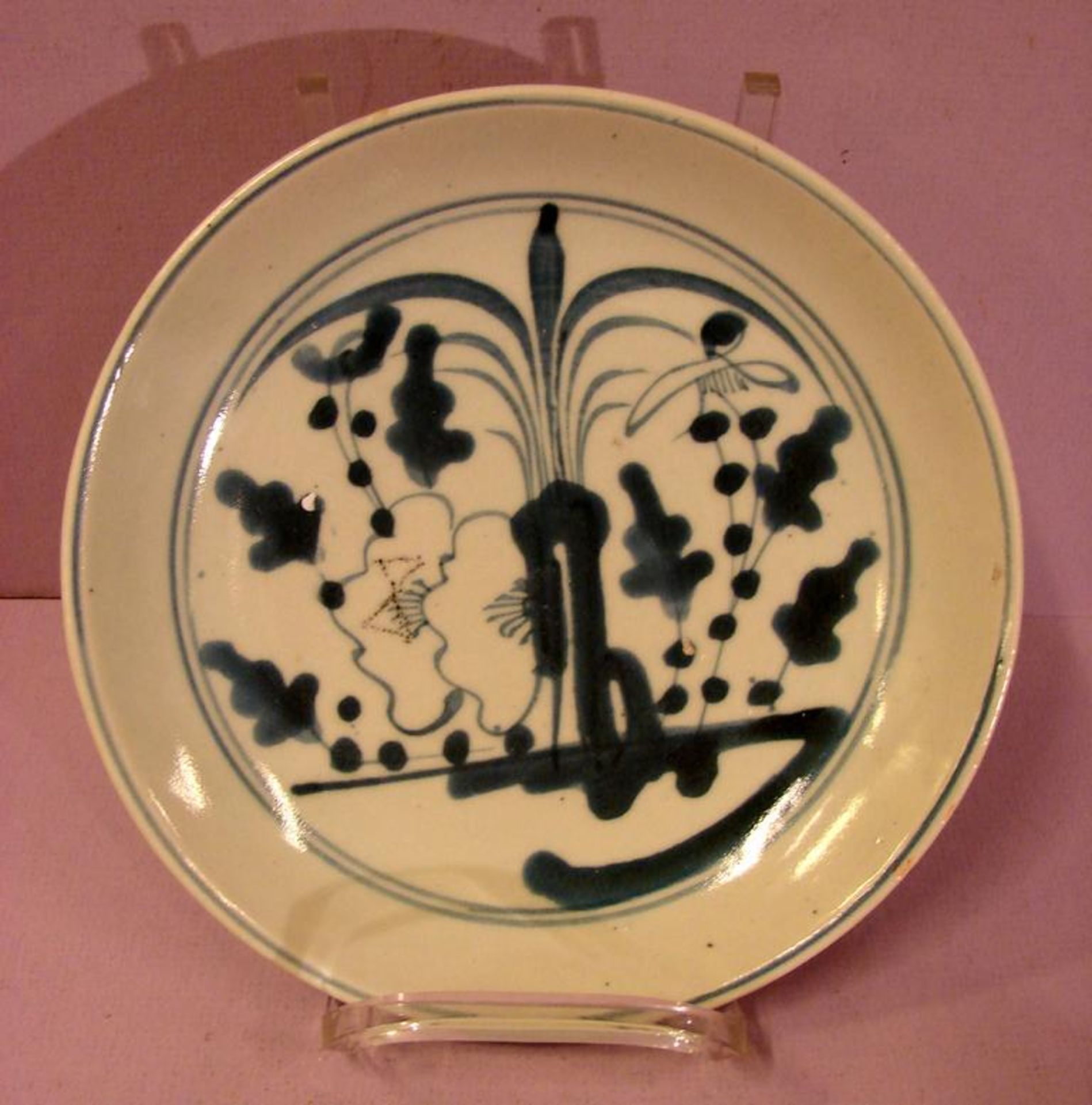 Schale, Keramik, Asien, Dm. ca. 17 cm, kleiner Chip am Fuß<