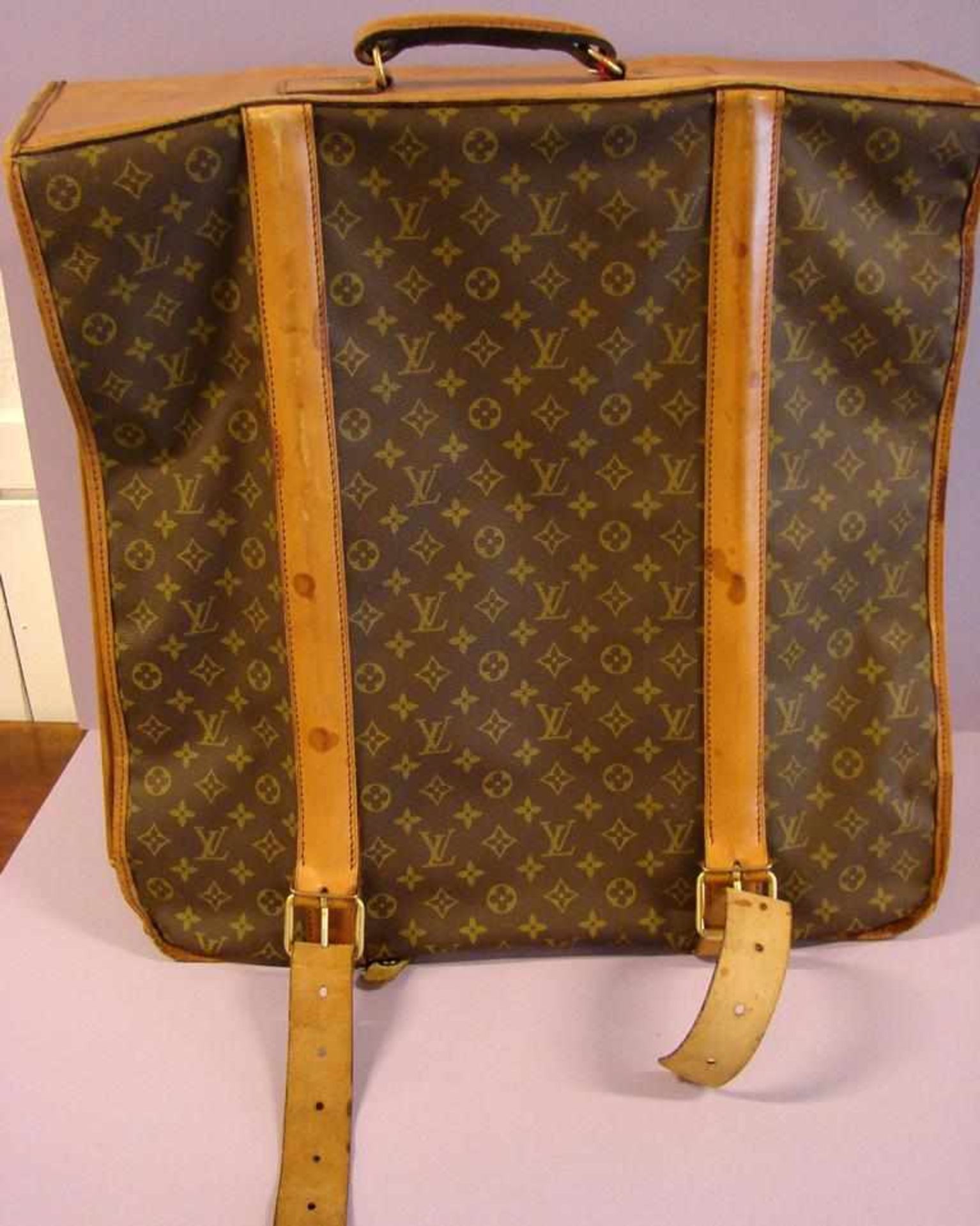 Louis Vuitton, Kleidersack, Klassisch, starke Gebrauchsspuren