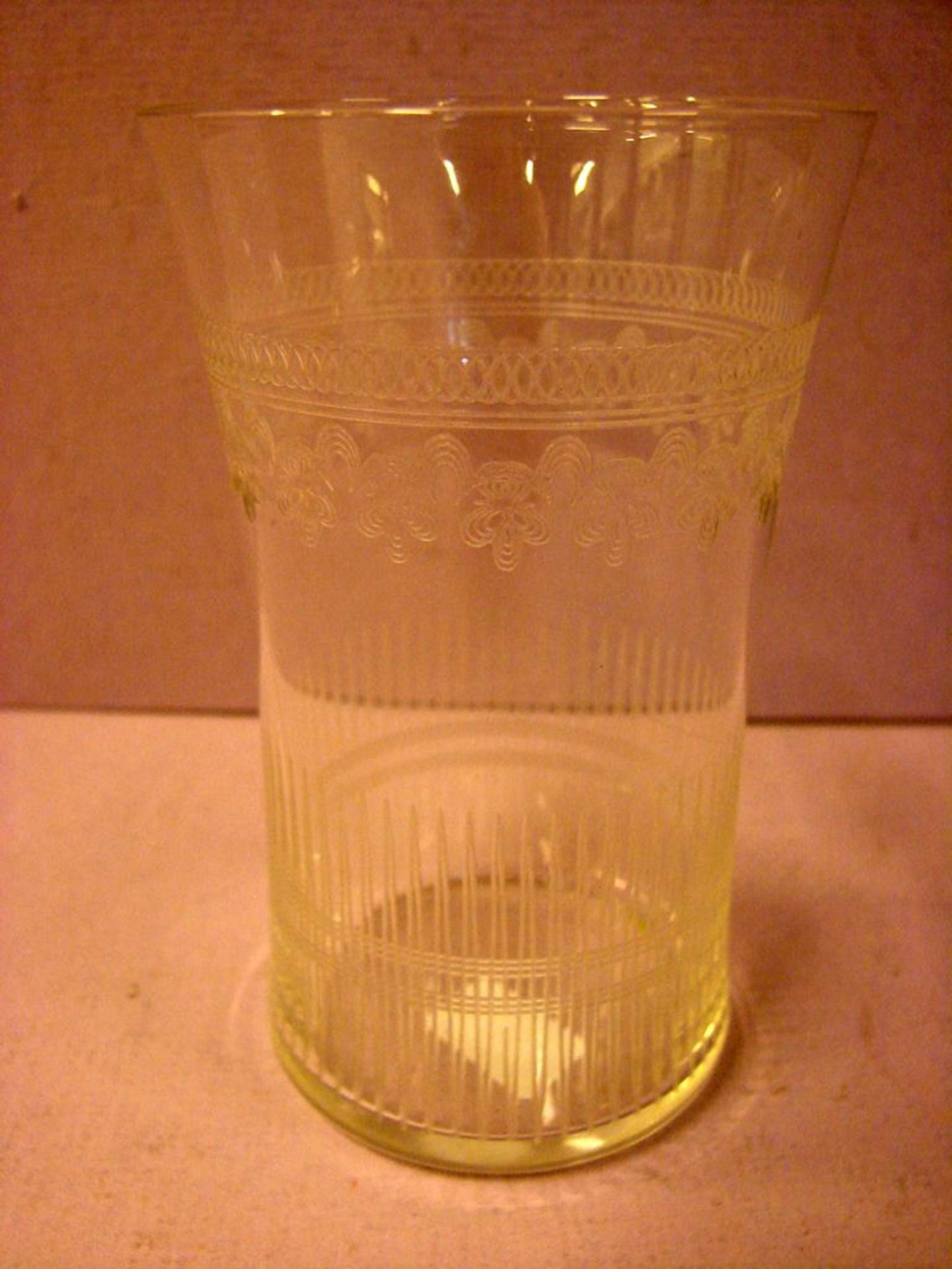 Wasserglas, aufwendig gearbeitet, Höhe ca. 11 cm