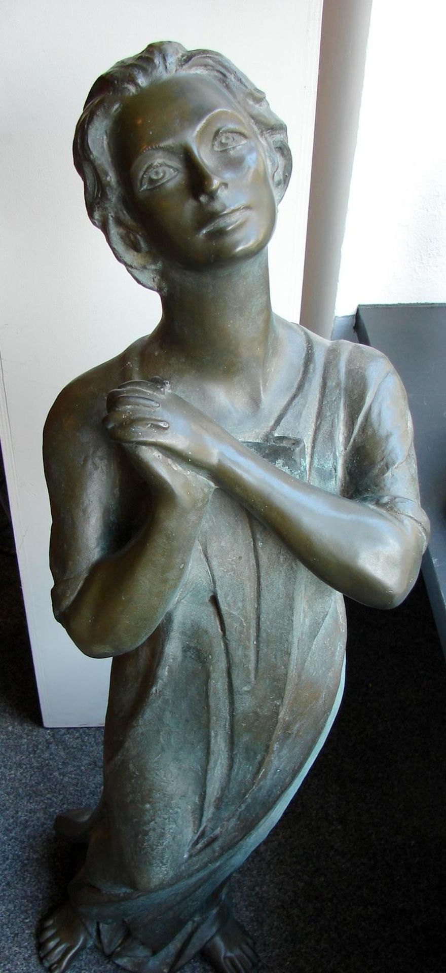 Figur, "Junges Mädchen", Bronze?, Höhe ca. 102 cm, ohne Signatur