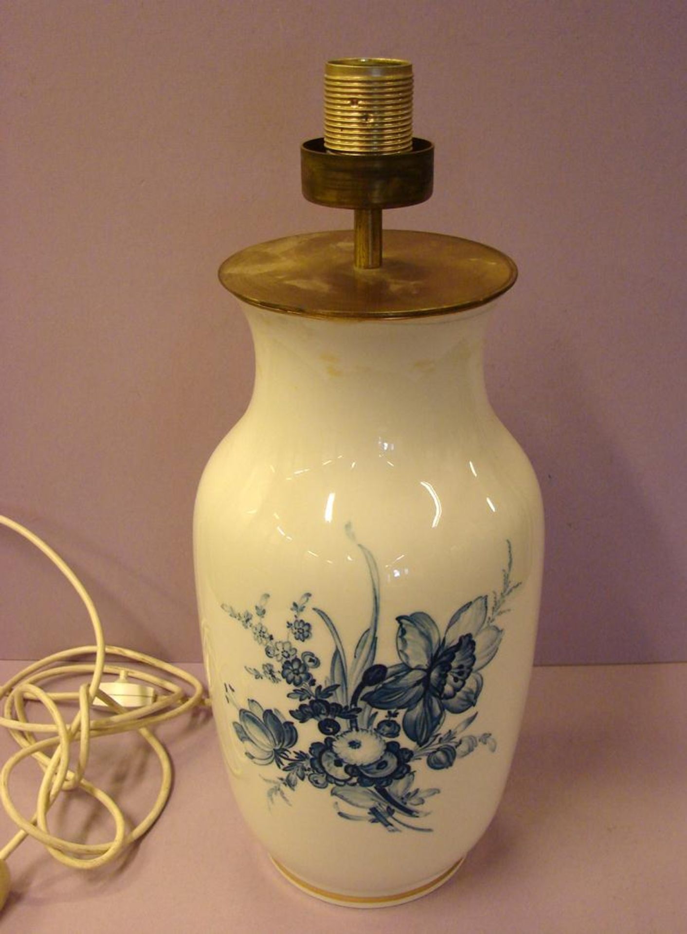 Vase, Meissen, als Lampe umgebaut (ohne Schirm), 2 Schleifstriche, Gesamthöhe ca. 46 cm