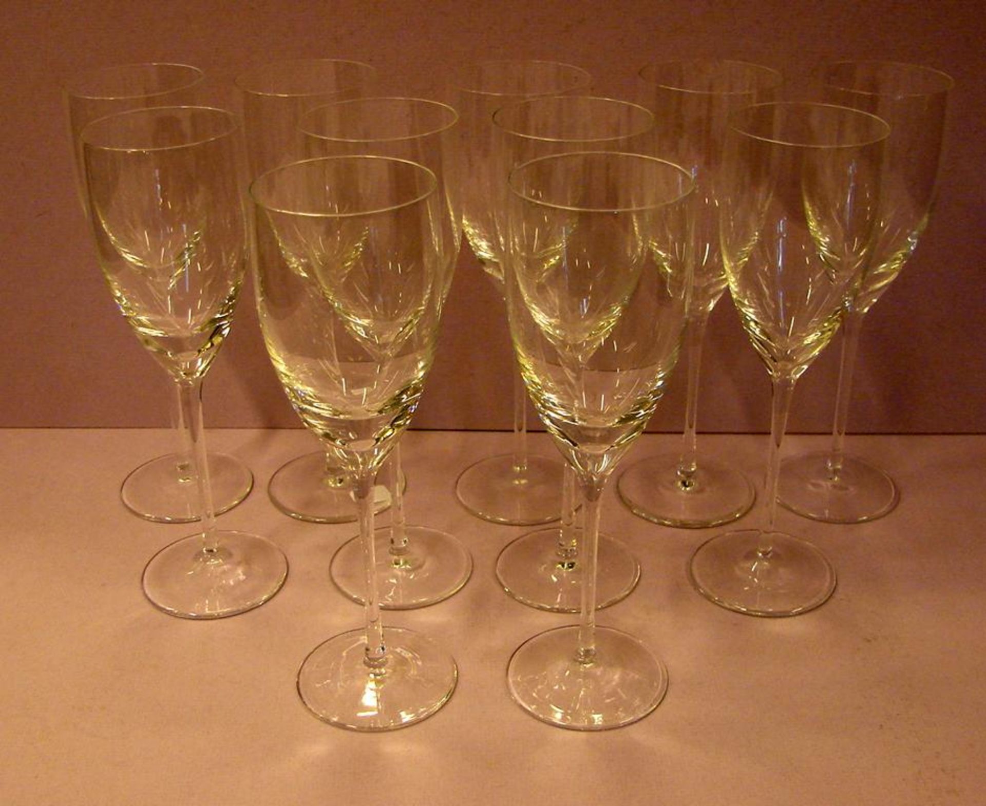 11 kleine Weissweingläser, Daum France, farbloses Kristallglas,