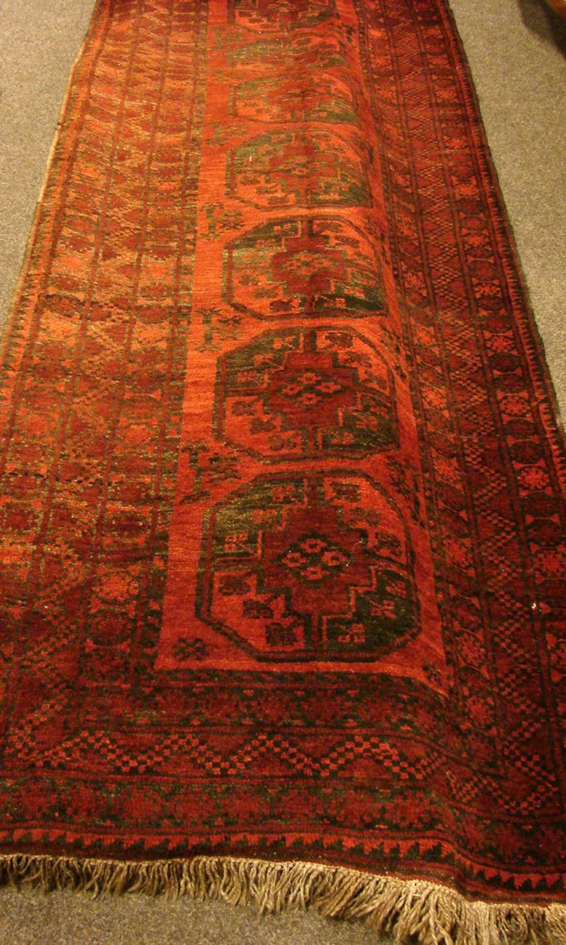 Teppich, ca. 370 x 110 cm (mittig abgelaufen)