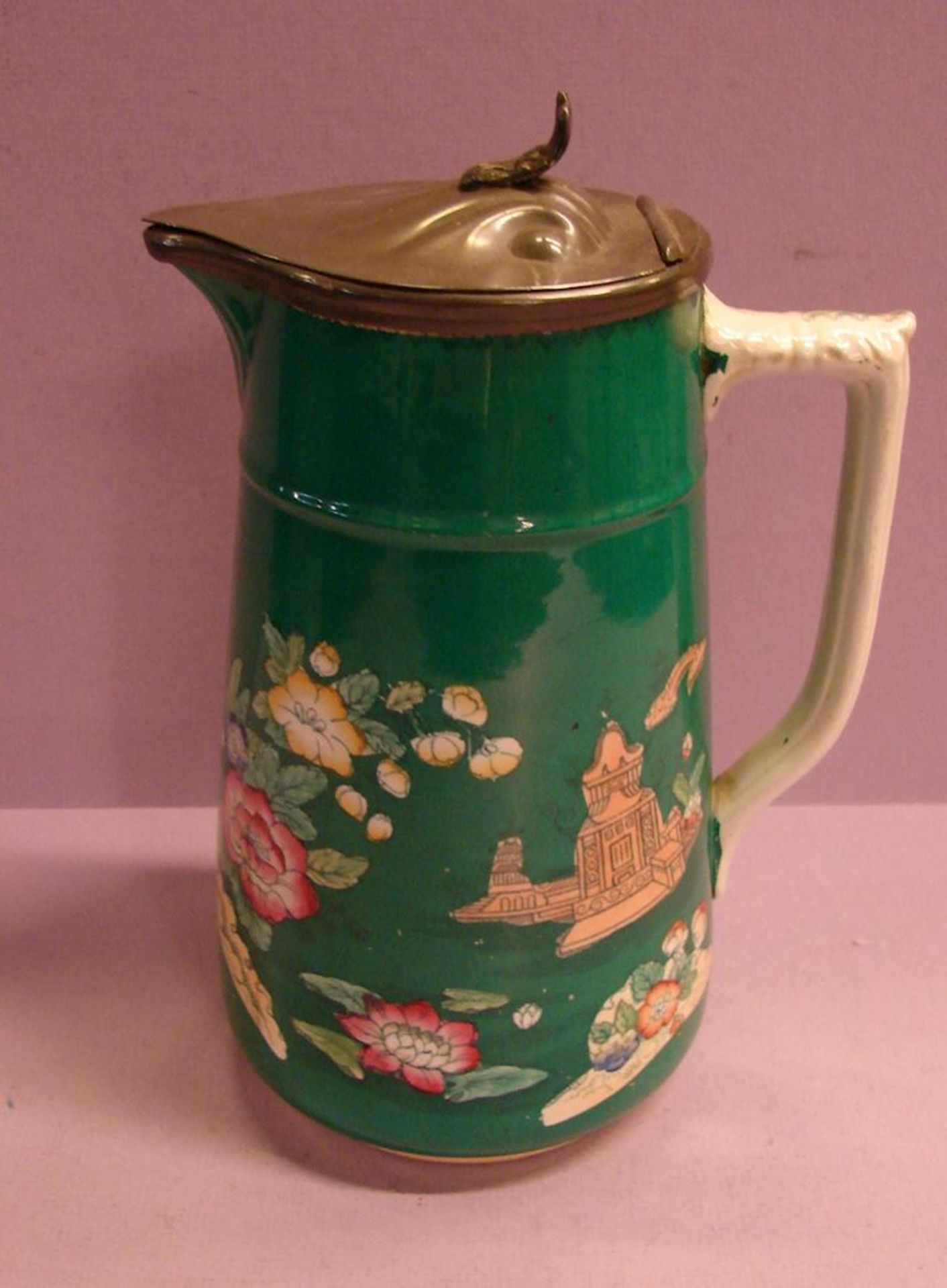 Keramikkrug mit Zinndeckel, asiatische Bemalung, H. ca. 22 cm