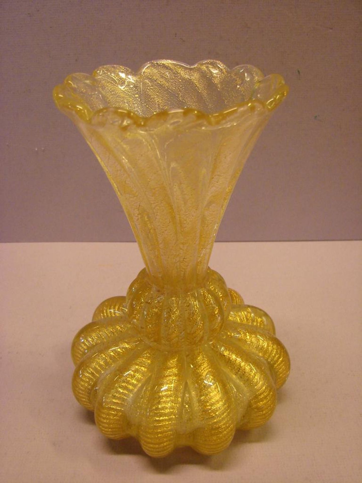 Vase, Glas, Goldfarbend, Kelchform, Höhe ca. 20 cm