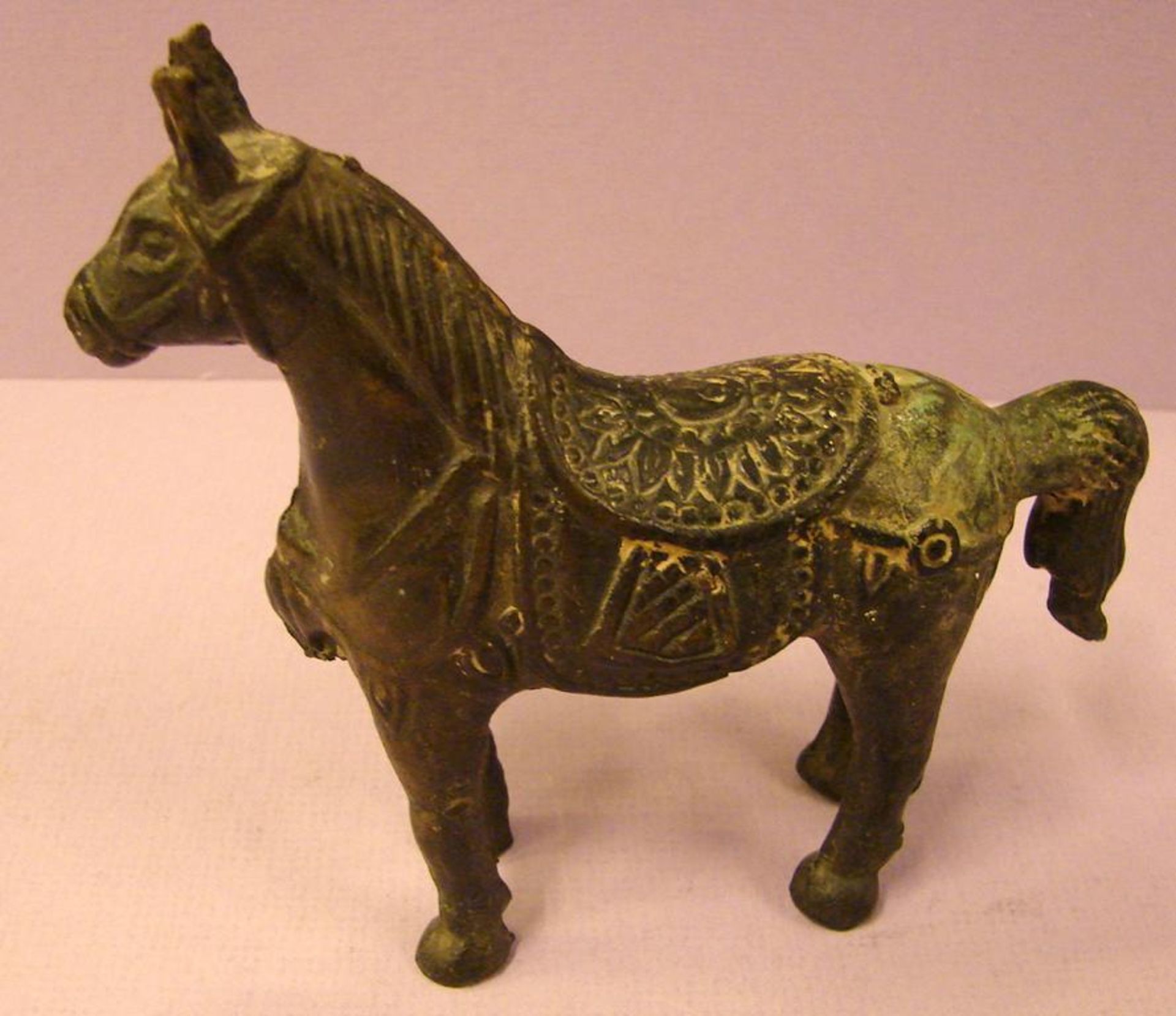 Bronze, "Pferd", ohne Signatur, Höhe ca. 12, L. 13 cm - Bild 2 aus 2