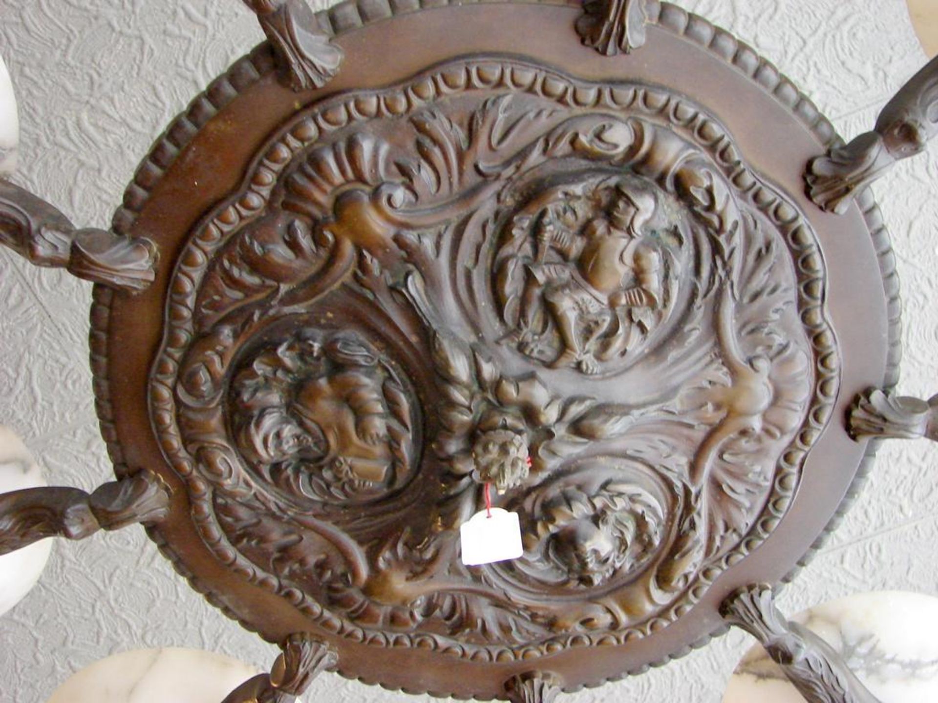 Deckenlampe, Bronze, um 1900, 9- flammig, Art Deko, Weinlaubdekor, Figurenrelief, - Bild 2 aus 3