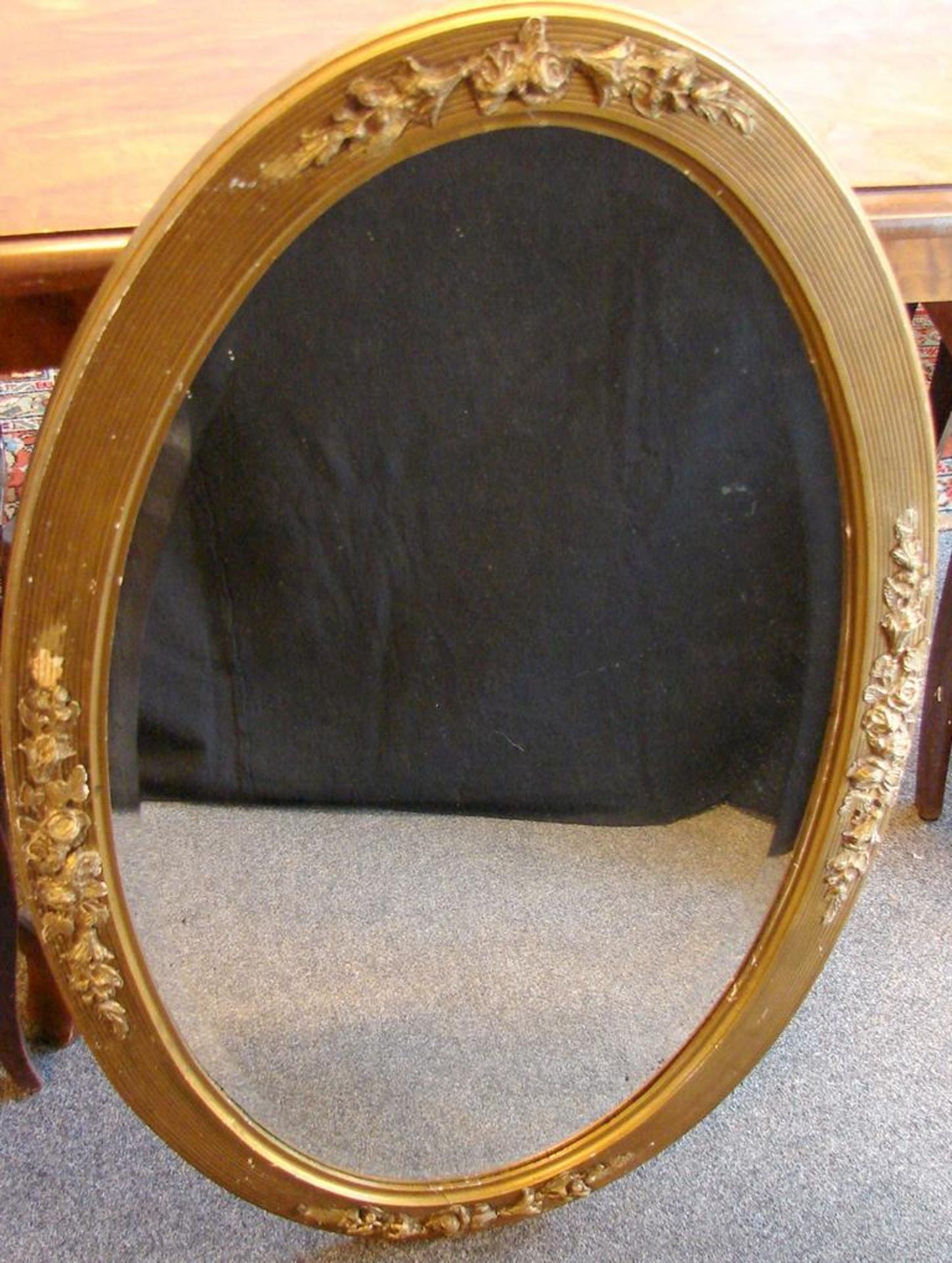Spiegel, oval, mit Rosenornamenten, Facettenschliff, ca. 84 x 56 cm