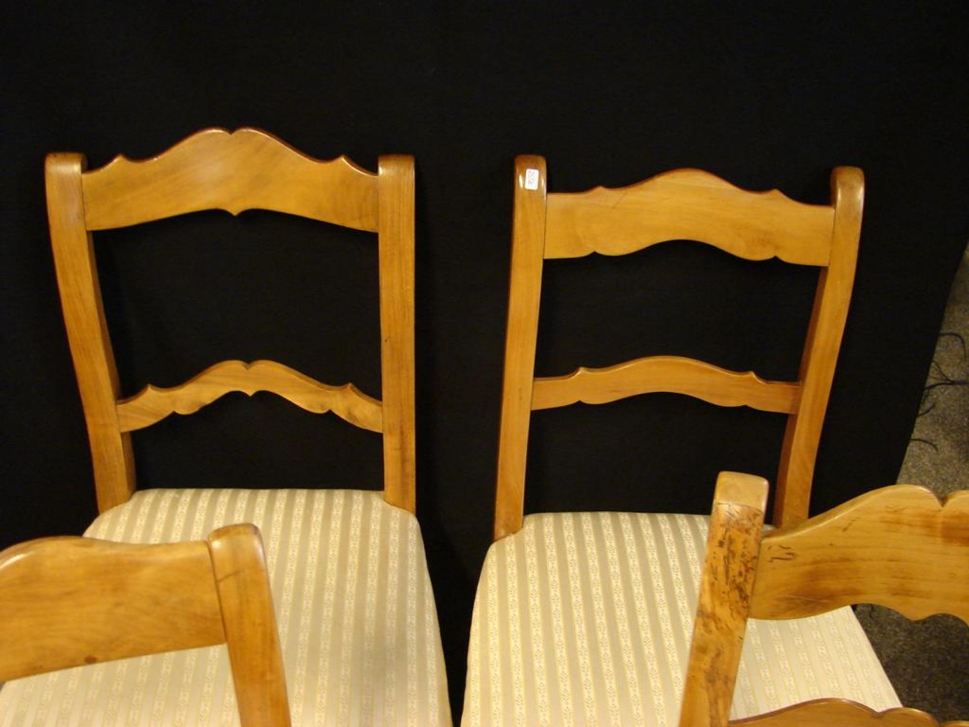 4 unterschiedliche Stühle, Kirschbaum - Image 2 of 2