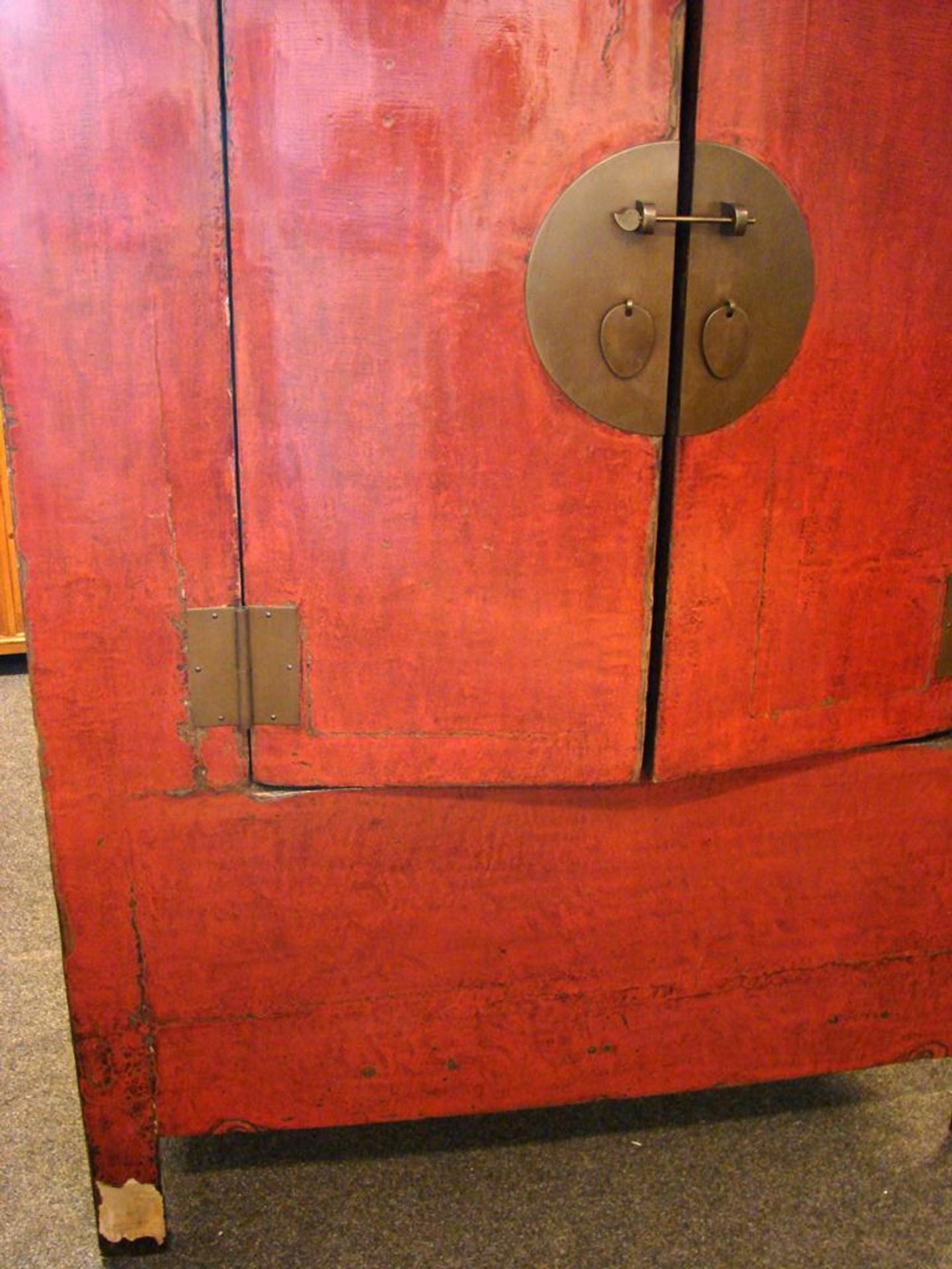 Schrank, China, 2-türig, Höhe ca. 193, B. 142, T. 63 cm - Bild 2 aus 3